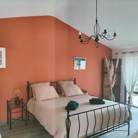 Le Temp Des Cigales Bed & Breakfast